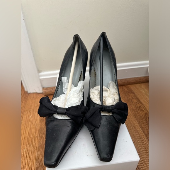 VGC BCBG heels- size 6 - Picture 2 of 9